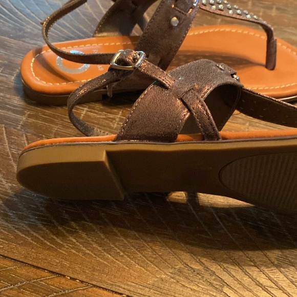 G by Guess Sandals - Size 6.5M - Picture 4 of 4